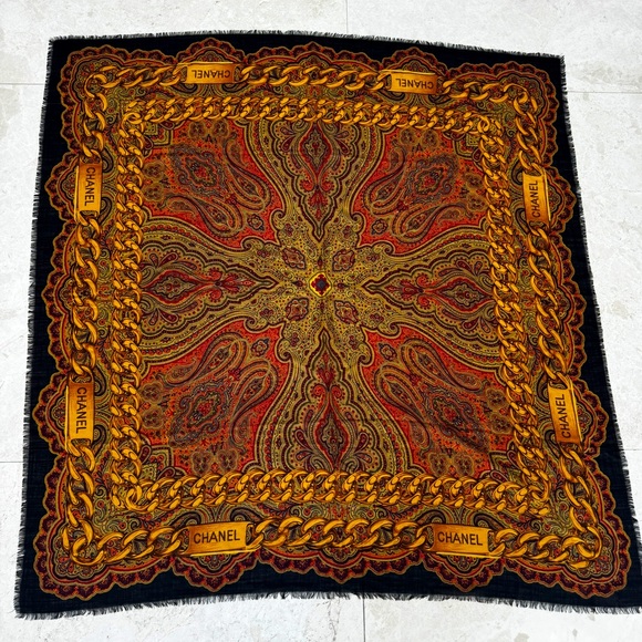 LOT 1546 HUGE CHANEL SILK CASHMERE SCARF 35 inches - Picture 1 of 16